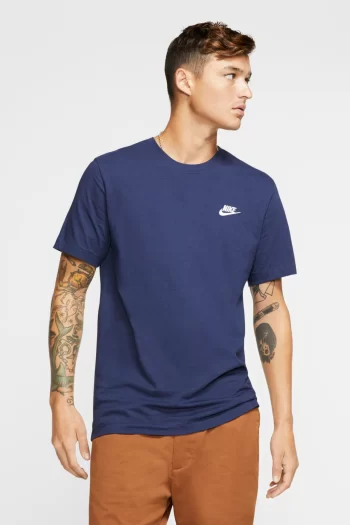 Camiseta Nike Sportswear Club Masculina